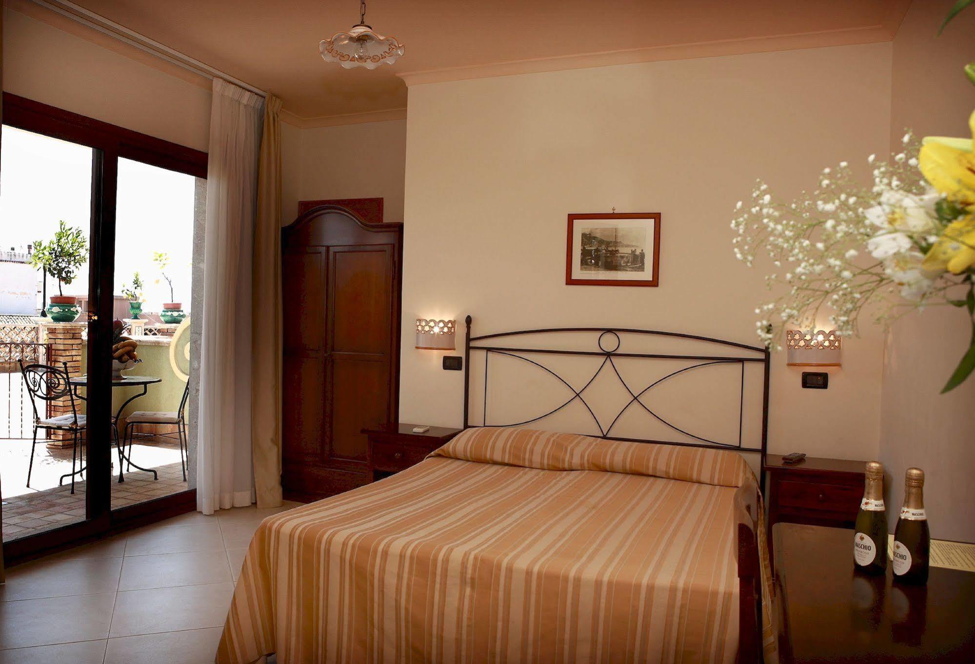 Villa Cristina Giardini-Naxos Exterior foto